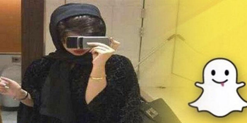 فتاة تنشر مقاطع إباحية عبر “السناب شات” وتستهدف فتيات لحفلات رقص.. والكشف عن مصيرها