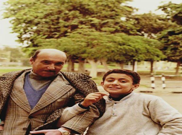 10 نجوم وآباؤهم "فيهم مناخير من بعض".. تعرف عليهم