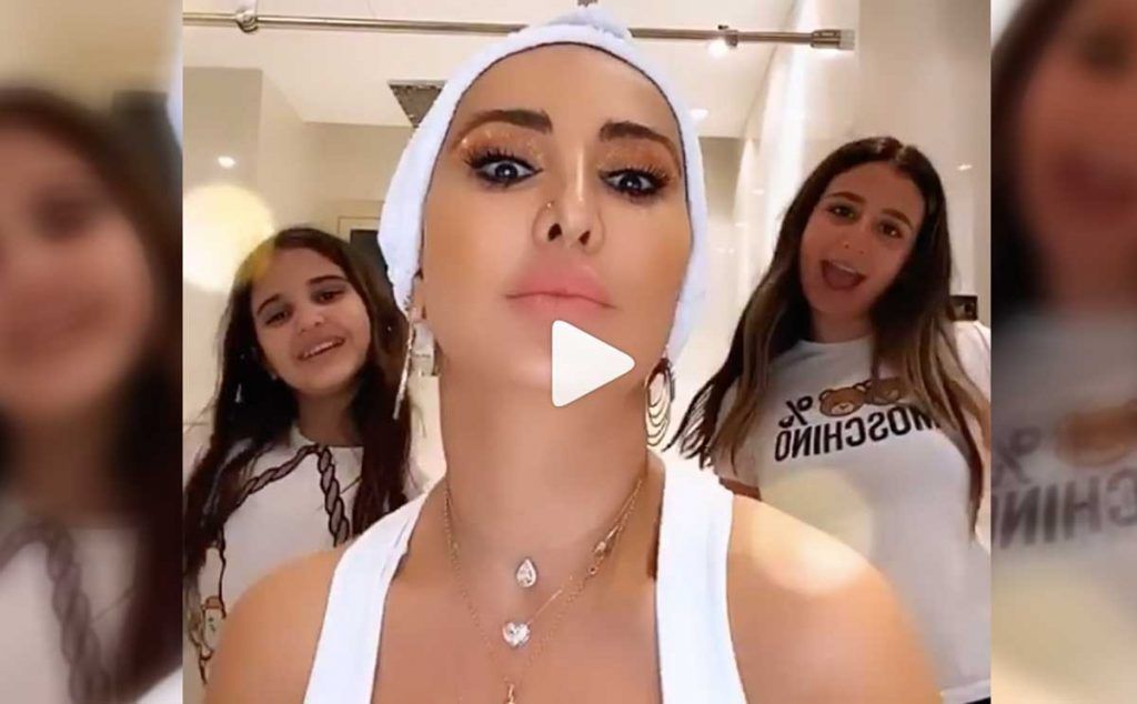 شاهد.. جويل مردينيان ترقص مع بناتها: “محمسين اكثر مني”!