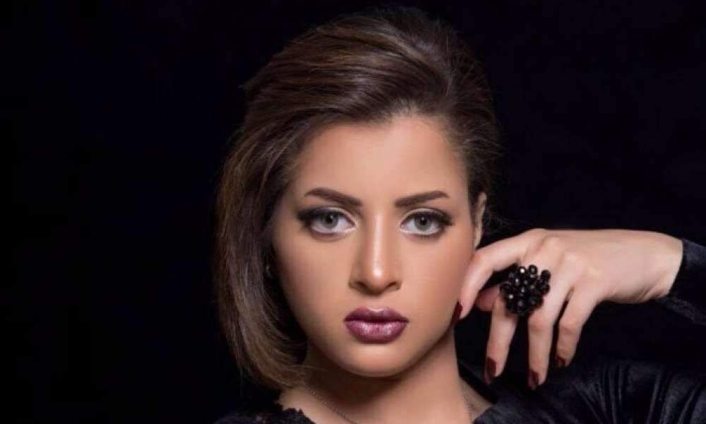 بالفيديو- منى فاروق تعيش قصة حب جديدة وتتلقى الهدية
