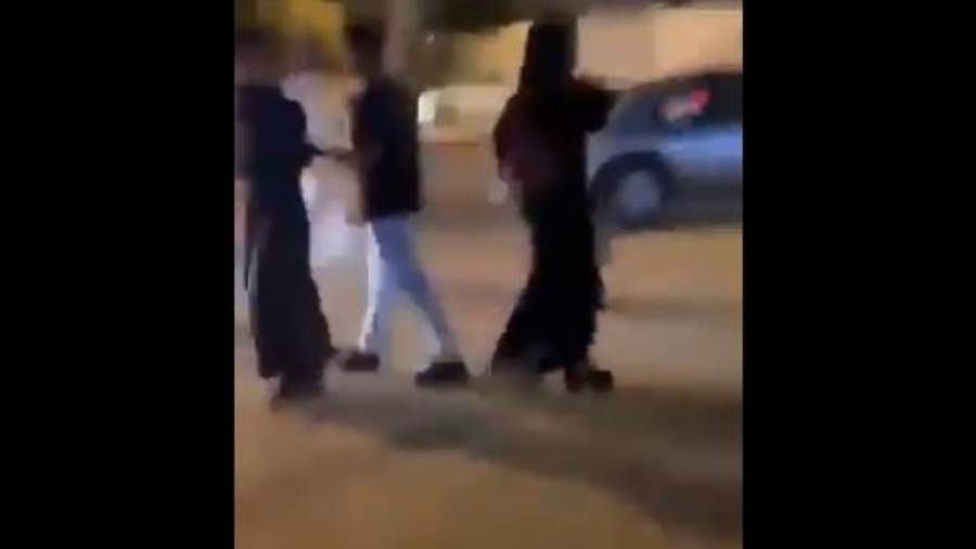 تحرش جماعي بفتاتين يثير الغضب في السعودية