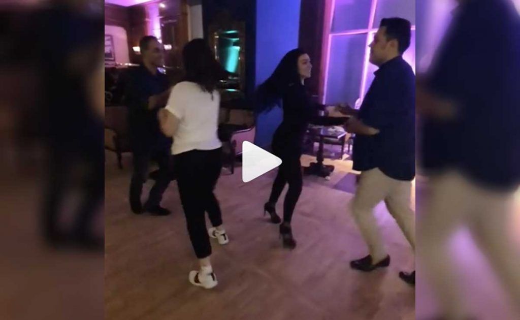 شاهد.. رقص السالسا يجمع نسرين طافش وميرهان حسين