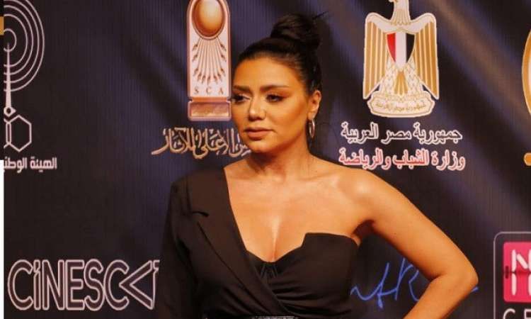 تراند اليوم : شاهد.. تعليق رانيا يوسف على فستانها في مهرجان الأقصر