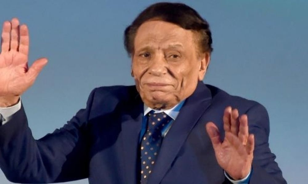 نجل”عادل امام” يبكي بحرقة ويتوسل لجمهوره الدعاء بعد هذه الفاجعة المؤلمة ويكتب رسالة مزلزلة هزت وجدان الجميع (صورة مبكية + نص الرسالة )