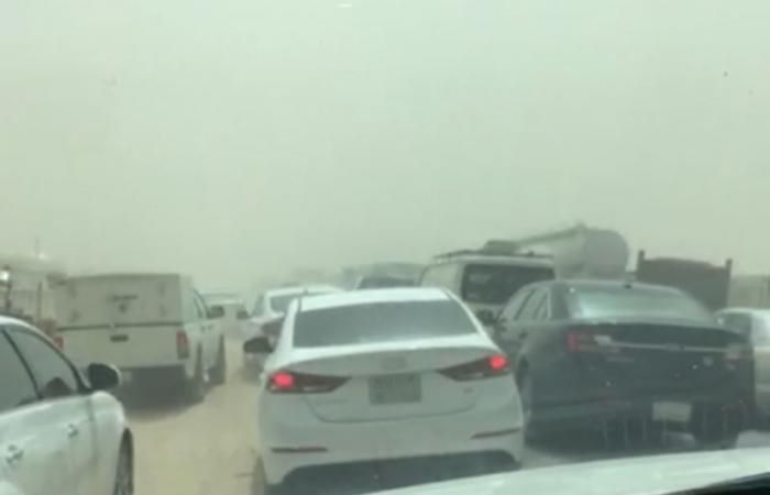حادث اصطدام يسبب كثافة مرورية على طريق الرياض-الشرقية