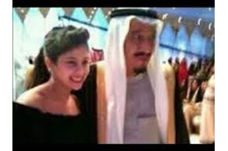 لأول مرة في تاريخ المملكة.. تتسرب معلومات خطيرة وعائلية تفصح عنها إبنه العاهل السعودي الذي تظهر صورتها لأول مرة وتكشف أسراره وتصرفاته الغريبة في المنزل .. تفاصيل صادمة