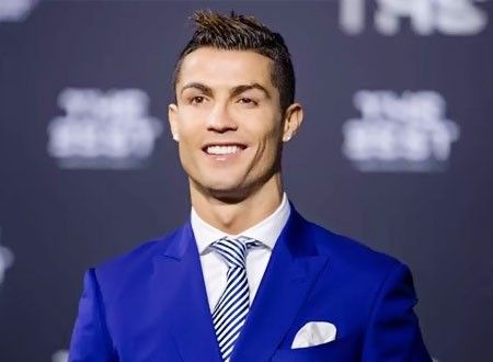 كريستيانو رونالدو وأسرته على مائدة عيد الفصح