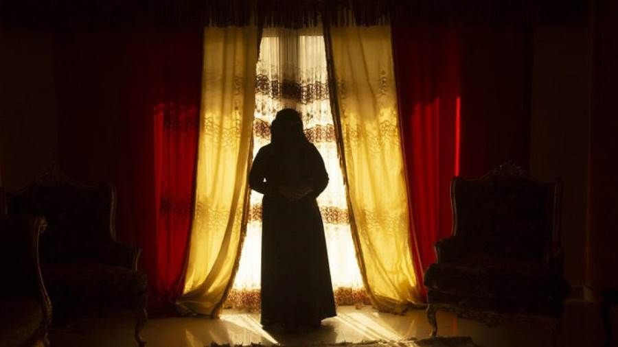 تفاصيل صادمة ترويها يمنيات تعرضن للتعذيب بسجون الحوثي