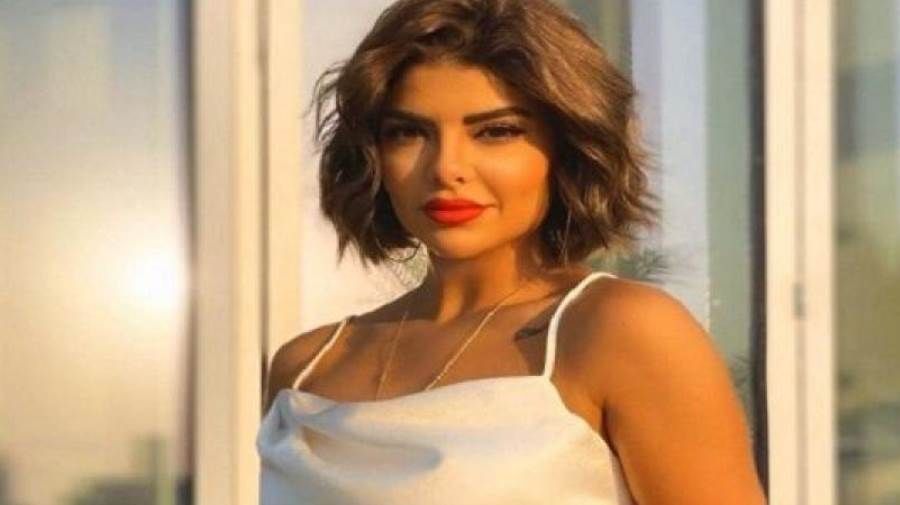 شاهد.. الإعلامية أصالة كامل تنشر صورة بملابسها الداخلية بالخطأ