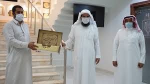 عاجل:مغترب يمني من ابناء هذه المحافظة يرفع رؤوس كل المغتربين اليمنيين بعمل رهيب..والسلطات السعودية تباغته بهذا التكريم..شاهد ماذا فعل ( 2 صور )