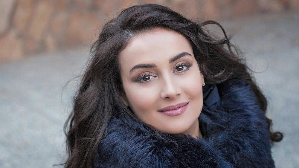 هل تذكرون النجمة السورية التي لعبت دور "سارة" في مسلسل باب الحارة ..شاهدو فضيحتها الصادمة في احد الفنادق ..كشفت عن مفاتنها بطريقة مثيرة .."فيديو"
