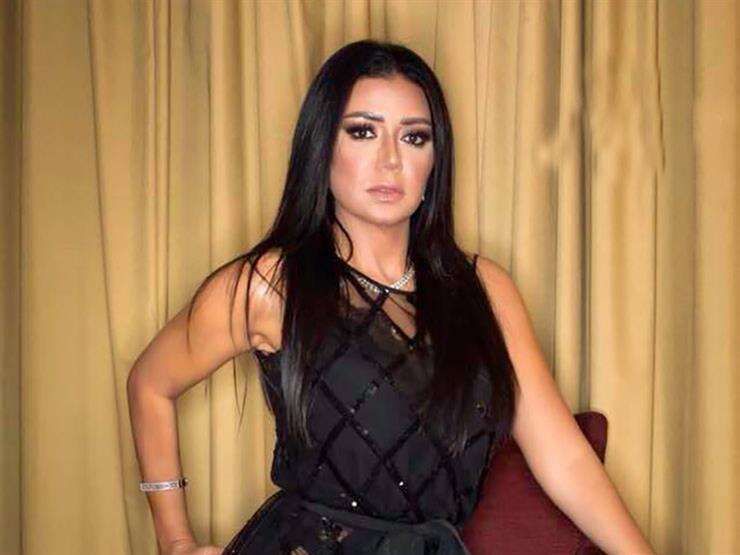تراند اليوم : إيه اللبس ده .. وصلة رقص مثيرة لرانيا يوسف تستفز الجمهور – فيديو