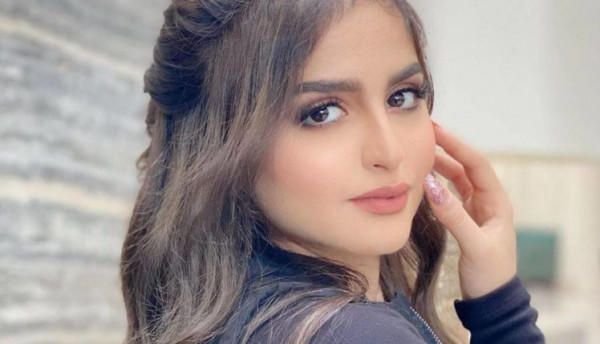بصدر بارز وشفايف منفوخة.. الفنانة حلا الترك تصدم الجميع بظهور صارخ وكانها حورية من الجنة.. (صور)