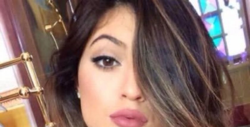فنانة كويتية شهيرة تنشر فيديو اباحي بالخطأ وتطلب اثنين مليون دينار لمن يرغب في ممارسة هذا العمل الفاضح معها ..شاهد