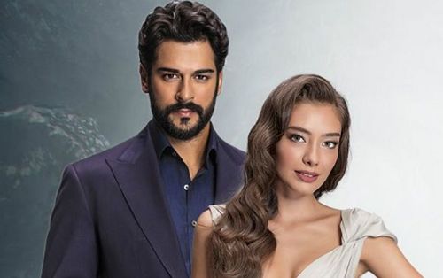 "ابنة السفير" تخون زوجها مع بطل مسلسل "قيامة عثمان" بوراك أوزجيفيت.. شاهد الصور
