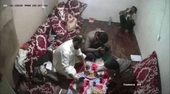 جلسوا للعشاء تاركينه وحيداً في ركن غرفة التعذيب...صورة جديدة لجريمة تعذيب الشاب ”عبدالله الاغبري”