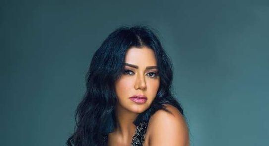"رانيا يوسف" تودع الصيف بصور ساخنة وتستعرض مناطقها الحساسة بطريقةً فاضحة.. شاهد