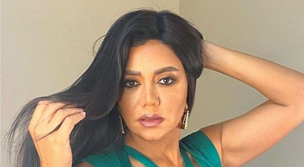 الفنانة رانيا يوسف تعود للفضائح من جديد وتنشر فيديو ساخن كشفت فيه مناطقها الحساسة.. شاهد