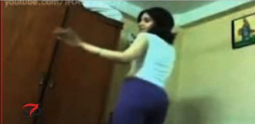 مارس الجنس مع الفتاة وأمها.. تفاصيل جديدة وصادمة عن "عنتل التجمع" الذي سلب عقول الفتيات بوسامته الشديدة.. زوجة هذا الشخص المشهور لم تستطع مقاومة جمالة فسلمت له نفسها.. شاهد اول فيديو
