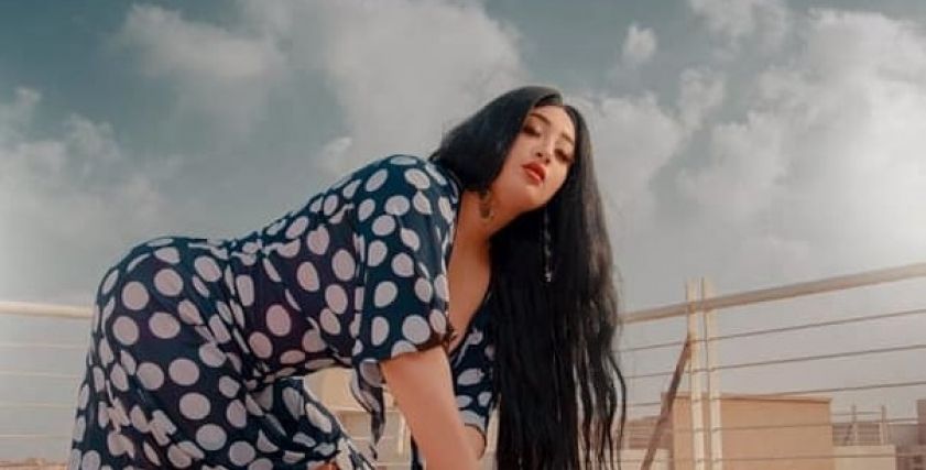 «لعنة الملبن».. معلومات عن صاحبة جلسة تصوير «الجلباب والطشت»