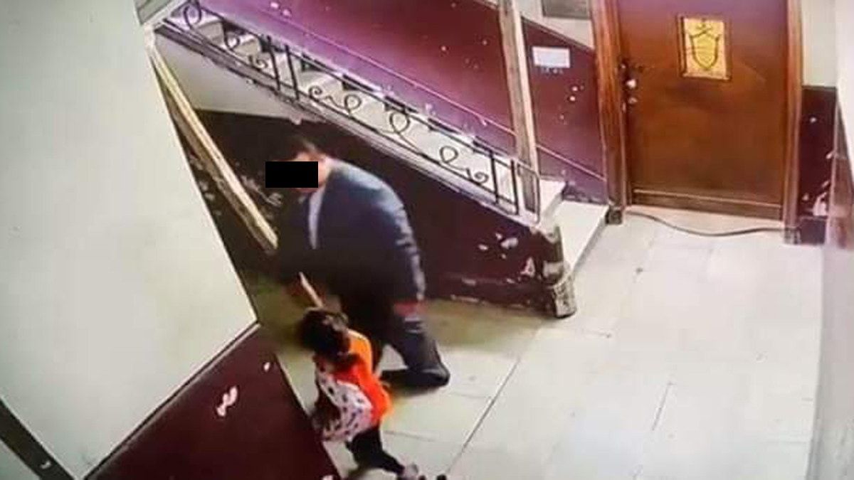 المتحرش بطفلة “المعادي” يدلي باعترافات جديدة.. والطفلة تواجهه