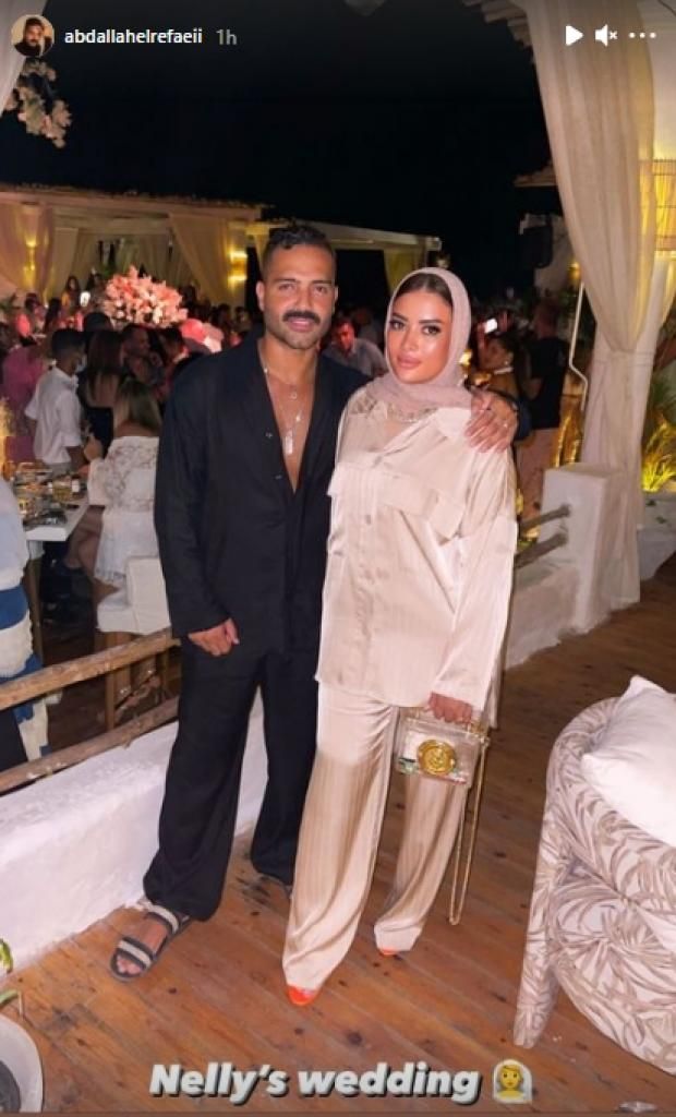 «نازلين بالبيجامات».. سخرية من إطلالة خبير تجميل وزوجته في حفل زفاف نيللي كريم «صور»