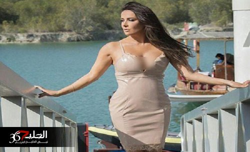 شاهد .. "سارة" زوجة العقيد معتز في مسلسل باب الحارة ترتدي ملابس النوم الشفافة وتكشف عن مناطقها الحساسة