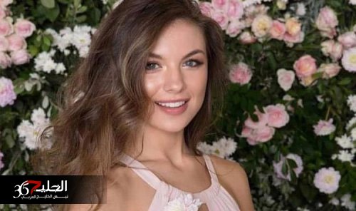 شاهد .. ملكة جمال لبنان تثير غرائز الشباب بإطلالة مثيرة وفاضحة علي حمام البحر وتكشف عن صدرها