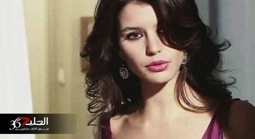 فضيحة من العيار الثقيل .. تسريب صورة للنجمة التركية بيرين سات مع نجم شهير في السرير من ليلة حمراء ..شاهد قبل الحذف