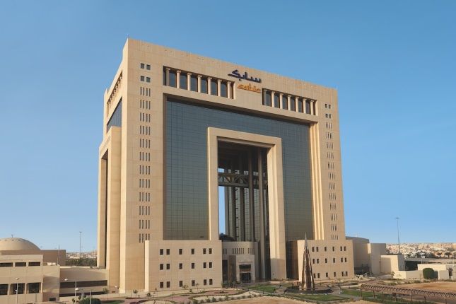 مشاهد لهطول أمطار غزيرة على جبل كرا بالطائف