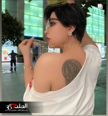 في احضان مخرج مشهور  .. الفنانة الكويتية شمس في وصلة رقص فاضحة بقميص النوم الابيض .. جننت الشباب