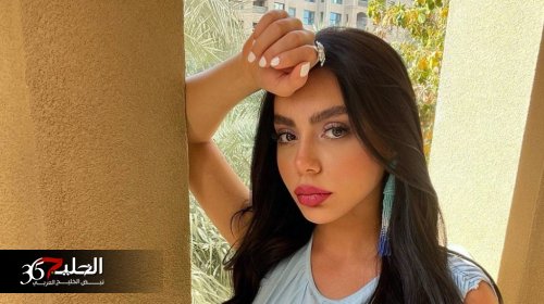 نجمة مسلسل باب الحارة عارية بين مع شاب أفريقي مفتول العضلات وتعترف بدون خجل: جسدي وأنا حرة فيه