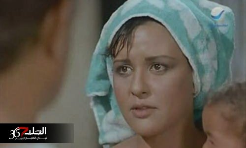 فيلم معالي زايد الممنوع من العرض بسبب مشاهدة الساخنة جداً .. وهذا ما فعله بها زوجها بعد ان شاهد المقاطع الممنوعة من العرض وتركها بلا اي شيء يسترها.. شاهد قبل الحذف