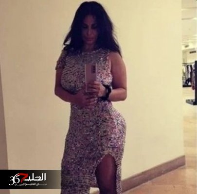 كأس خمر بيدها .. الصاروخ ندى الكامل طليقة أحمد الفيشاوي تظهر في فيديو صادم وهي سكرانة وترقص بشكل فاضح داخل كباريه