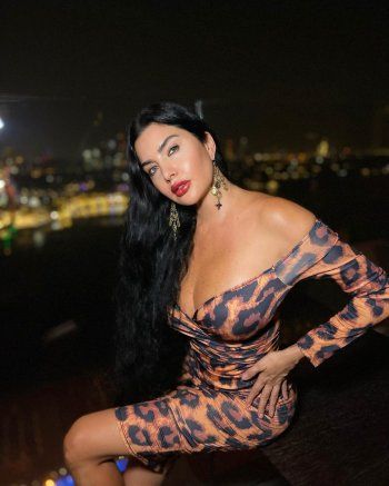 اجمد من سما المصري .. لاميتا فرنجية بإطلالة لامعة وجريئة وجمالها حديث الكثيرين