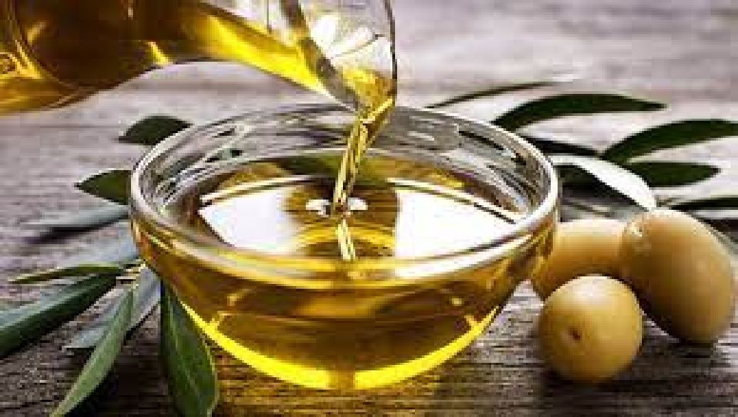 معجزة طبية مذهلة .. هذا يحدث لجسمك عند وضع قطرات من زيت الزيتون على السرة ؟