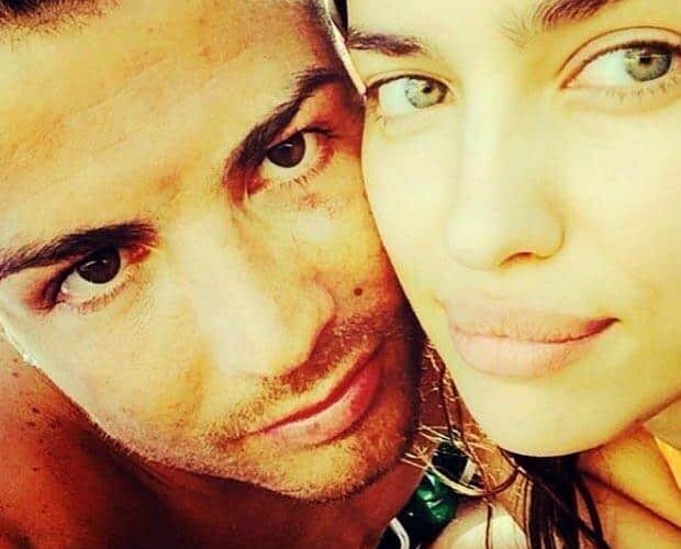 شاهد .. عشيقة أشهر لاعب كرة قدم في السعودية تظهر على سرير النوم بالملابس الداخلية فقط.. خرجت عن السيطرة وصدمت الجميع!! شاهد