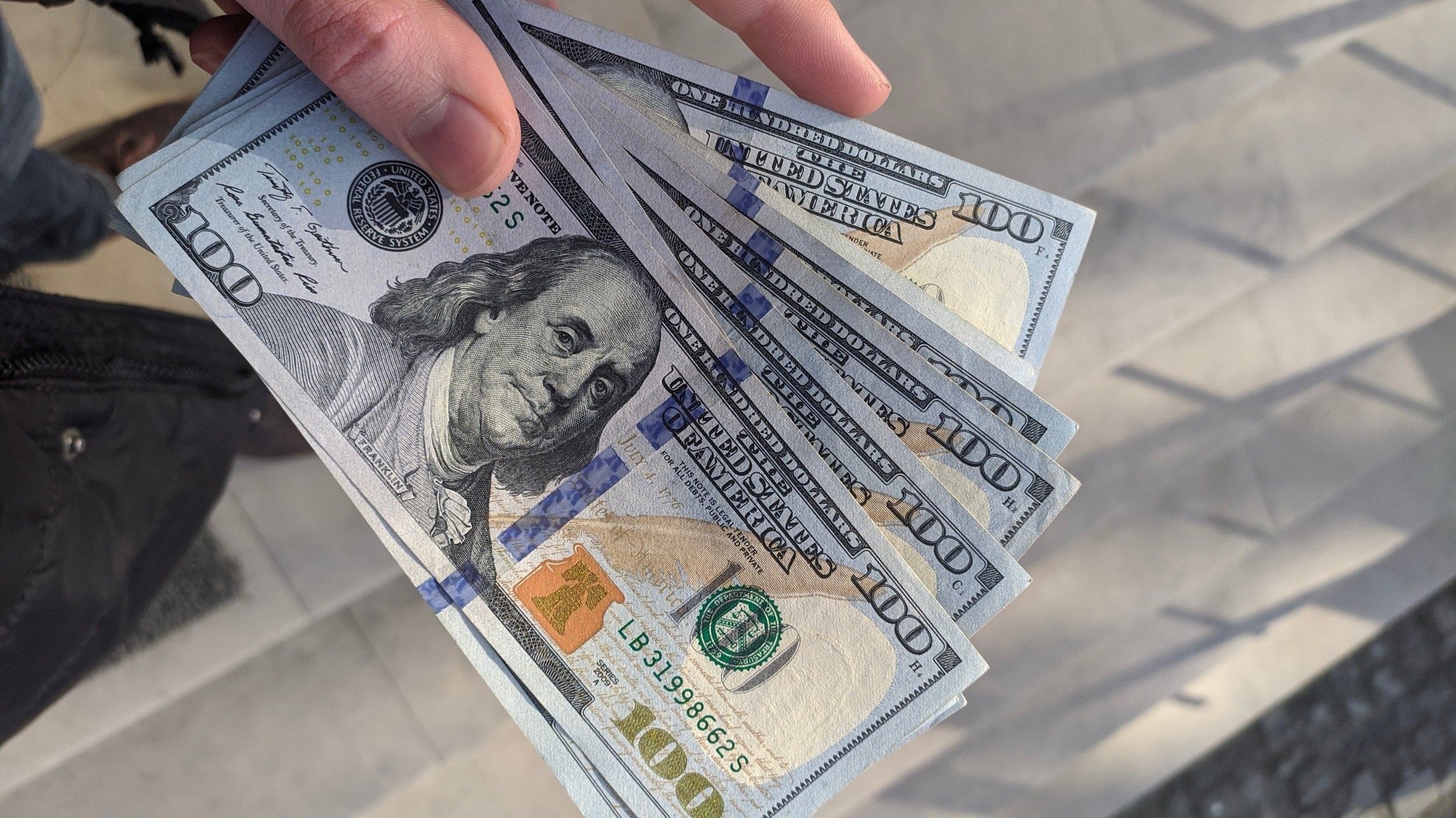 تراند اليوم : بعد التراجع الحاد ليوم واحد يعود سعر الدولار للصعود في السوق الموازية ويصل لهذا المستوى