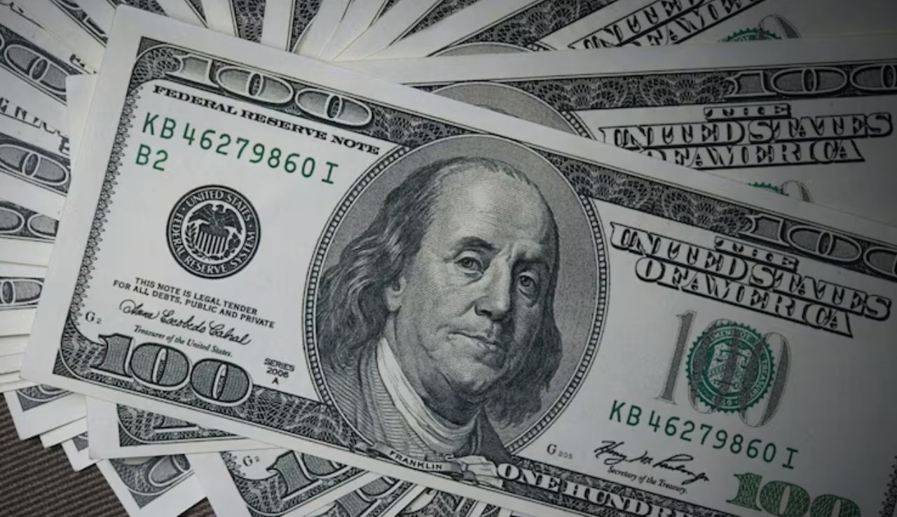 تراند اليوم : بعد التراجع الحاد ليوم واحد يعود سعر الدولار للصعود في السوق الموازية ويصل لهذا المستوى