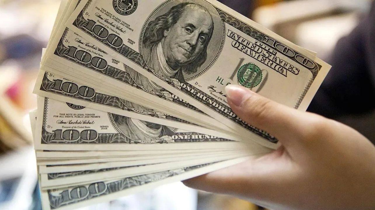 تراند اليوم : بعد التراجع الحاد ليوم واحد يعود سعر الدولار للصعود في السوق الموازية ويصل لهذا المستوى