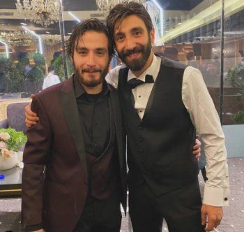 همام رضا يدخل القفص الذهبي ووالده أيمن رضا يرقص معه في زفافه