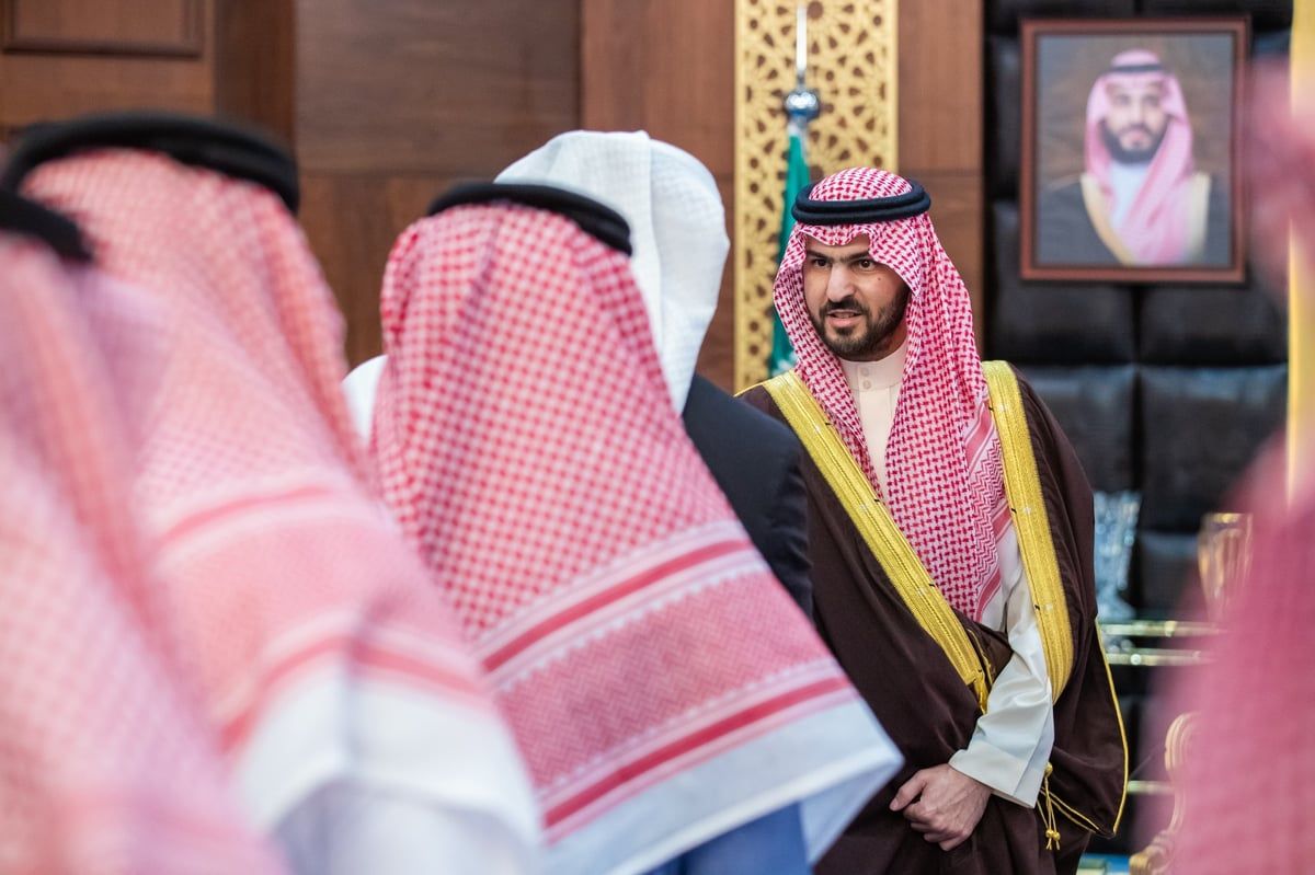 بعد مباشرته العمل في ديوان الإمارة.. "سعود بن بندر" يستقبل قيادات ومنسوبي إمارة الشرقية