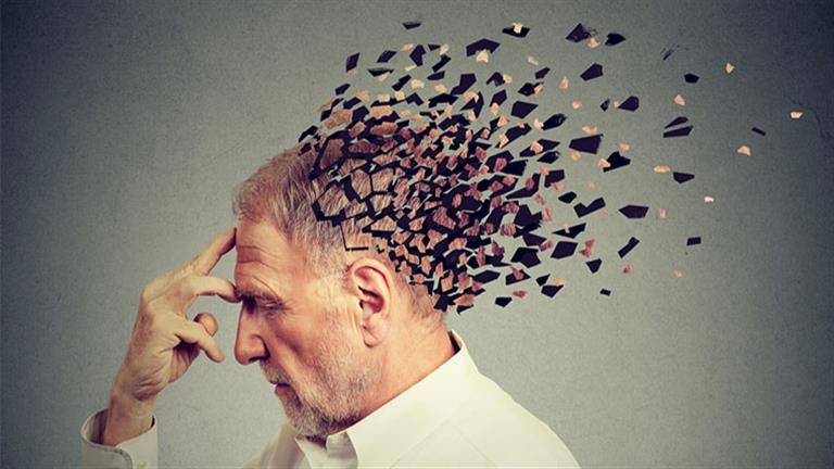 كيف يظهر مرض ألزهايمر؟.. طبيبة توضح