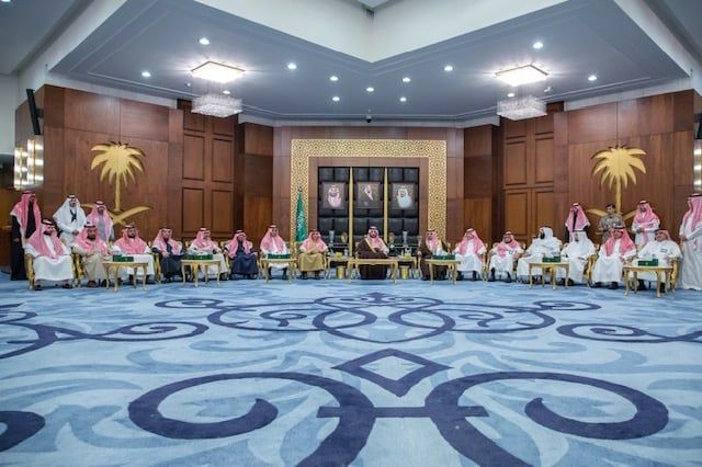 بعد مباشرته العمل في ديوان الإمارة.. "سعود بن بندر" يستقبل قيادات ومنسوبي إمارة الشرقية