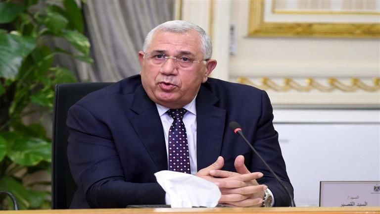 وزير الزراعة يوجه بالمرونة في صرف التقاوي والأسمدة للمزارعين