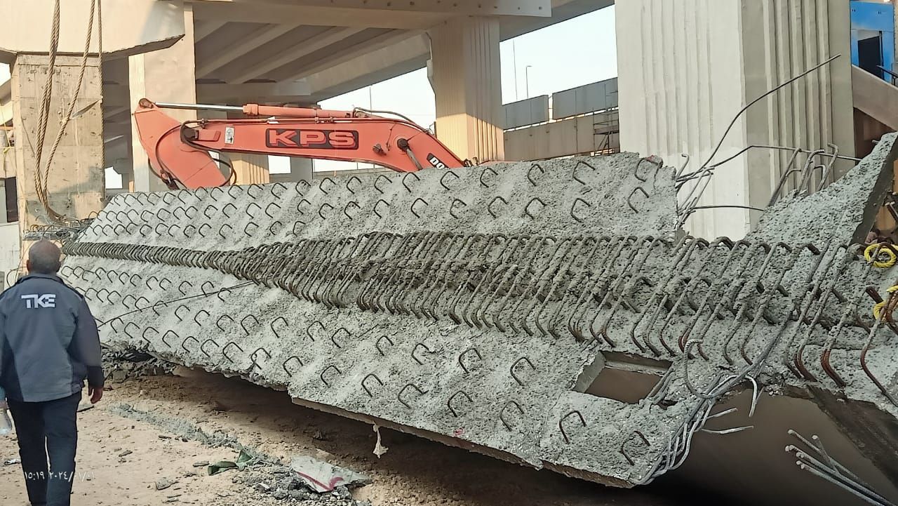 محافظ الجيزة يتفقد موقع حادث انزلاق إحدى الكمرات الخرسانية بمحور كمال عامر