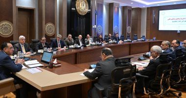 رئيس الوزراء يتابع إجراءات سد العجز بأعداد المعلمين على مستوى الجمهورية