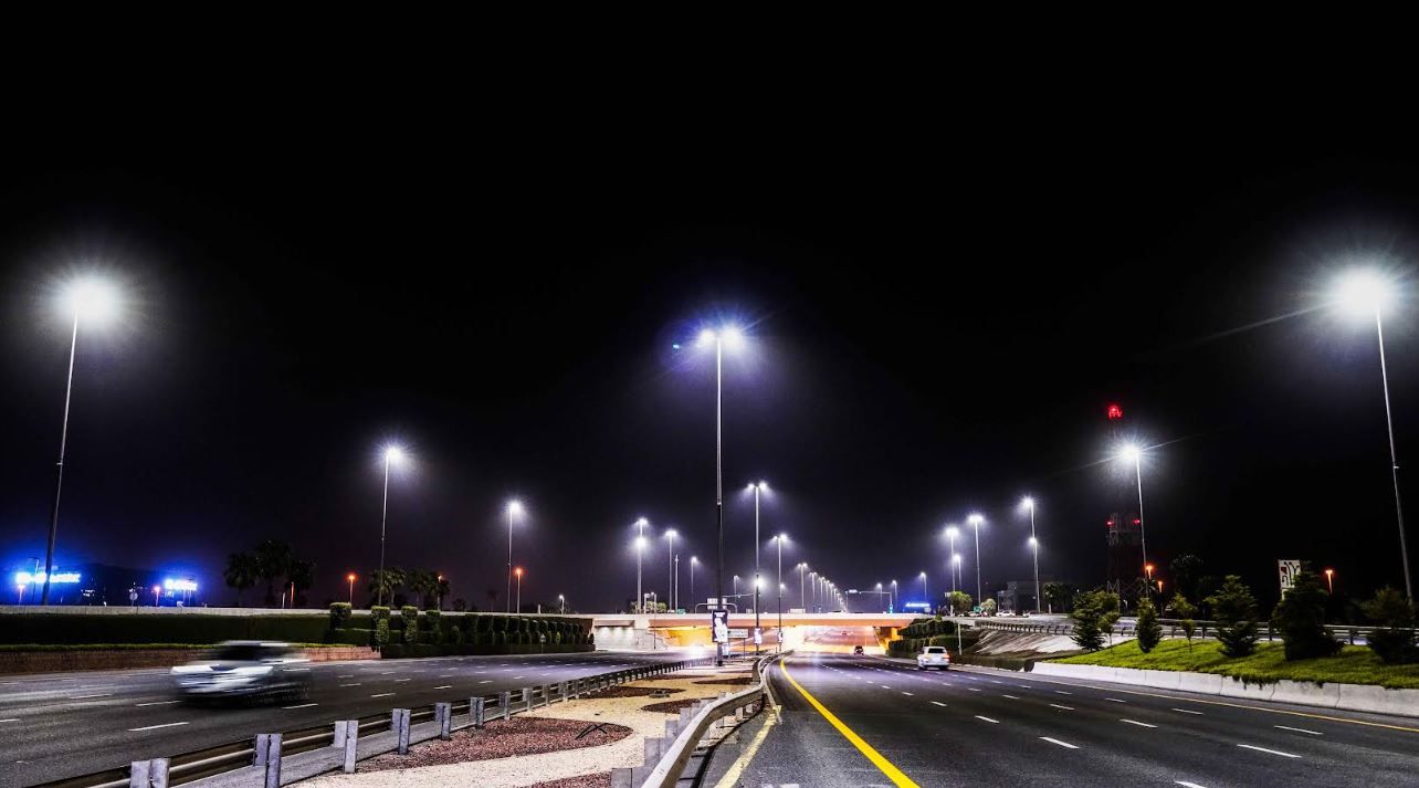 الامارات | "طرق دبي" ترسي عقد مشروع إنارة طرق في 40 منطقة بتكلفة 278 مليون درهم