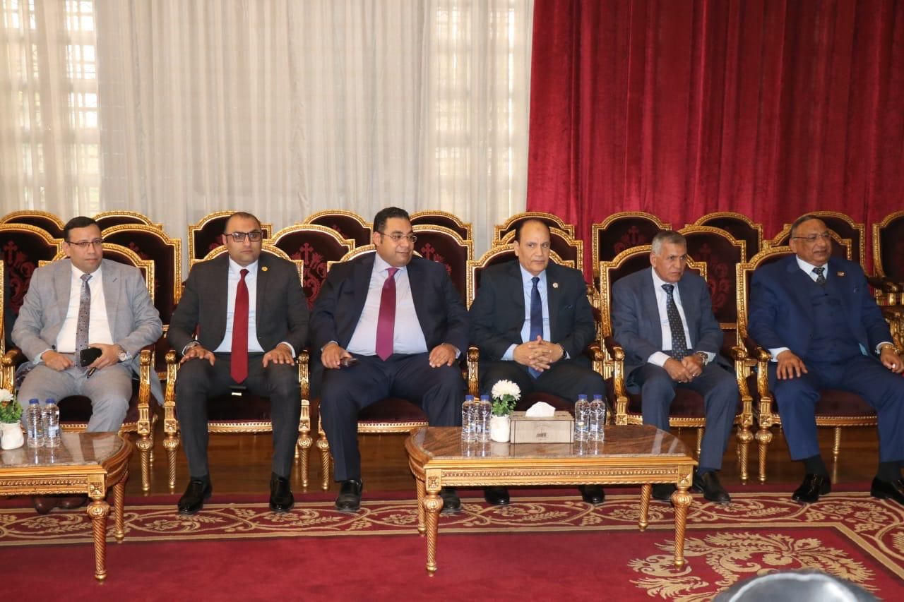 رئيس قضايا الدولة يهنئ البابا تواضروس الثاني بالعام الميلادى الجديد.. صور