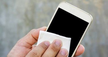 تكنولوجيا: دليلك الشامل لتنظيف شاشة موبايلك الذكي.. التفاصيل